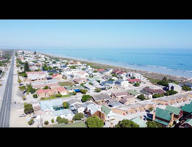 4 BEDROOM HOUSE FOR SALE IN DWARSKERSBOS